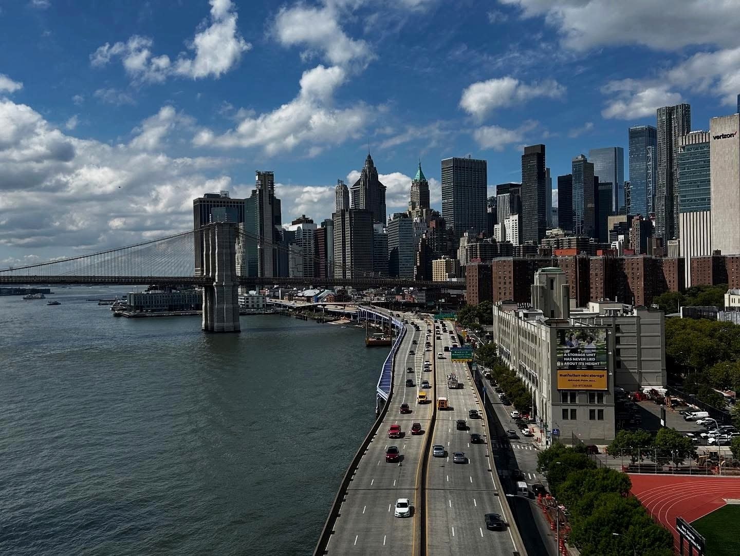 Skyline di Manhattan e ponte